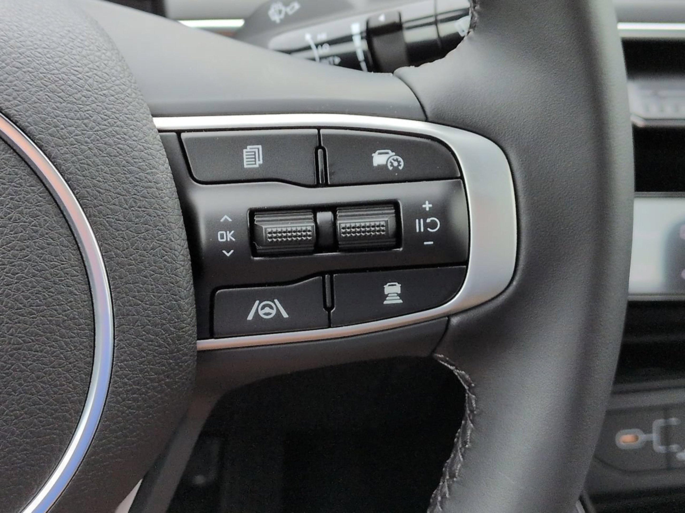 New 2026 Snow White Pearl Kia GT-Line FWD image 39