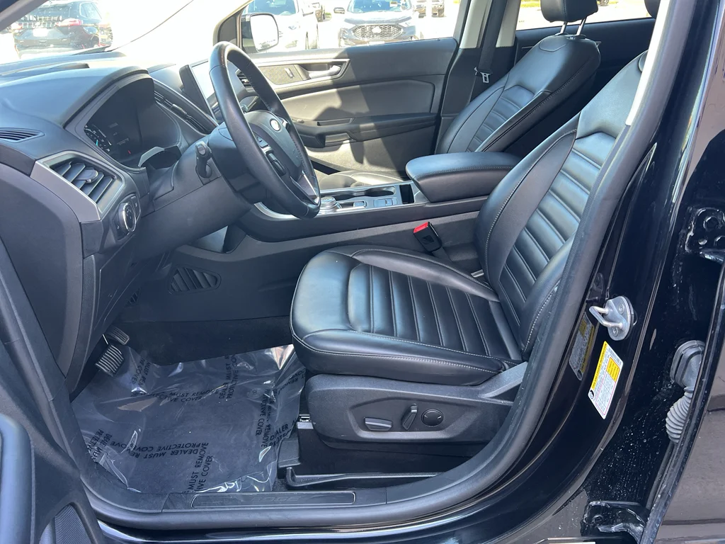 Used 2024 Agate Black Metallic Ford SEL image 12