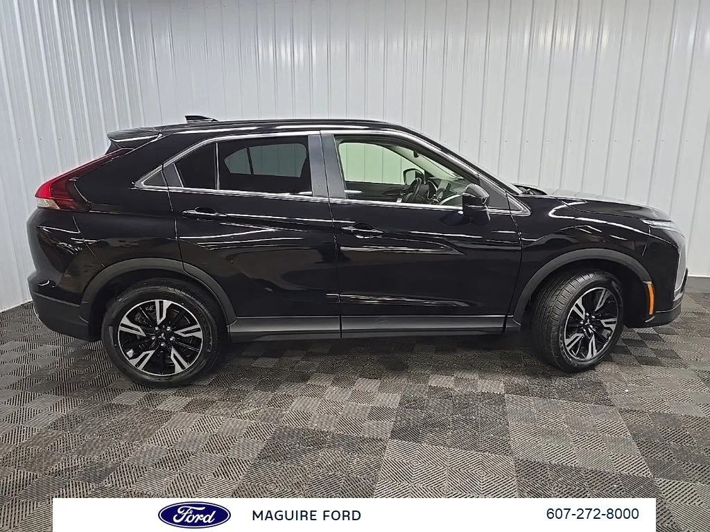 Used 2025 Black Mitsubishi SE image 2