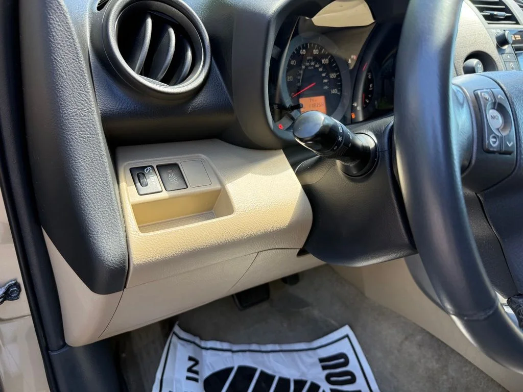 Used 2009  Toyota Limited image 14