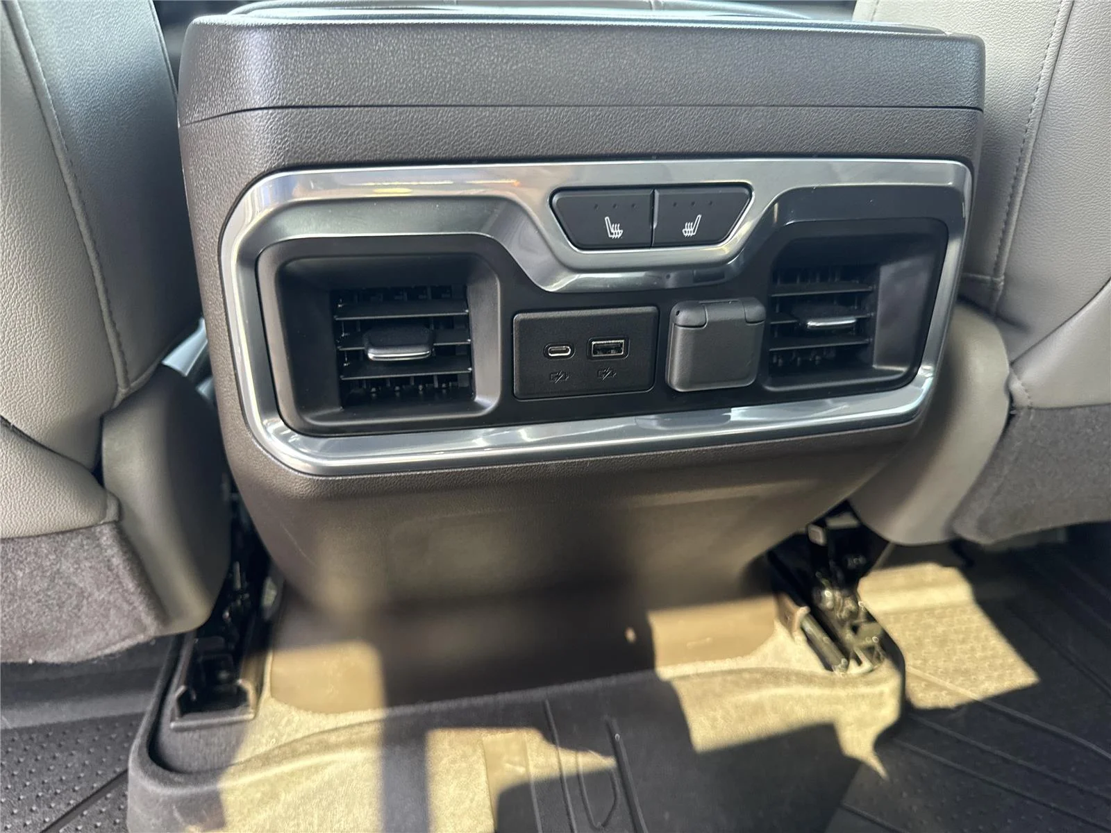 Used 2019 IRIDESCENT PEARL TRICOAT Chevrolet LTZ image 33