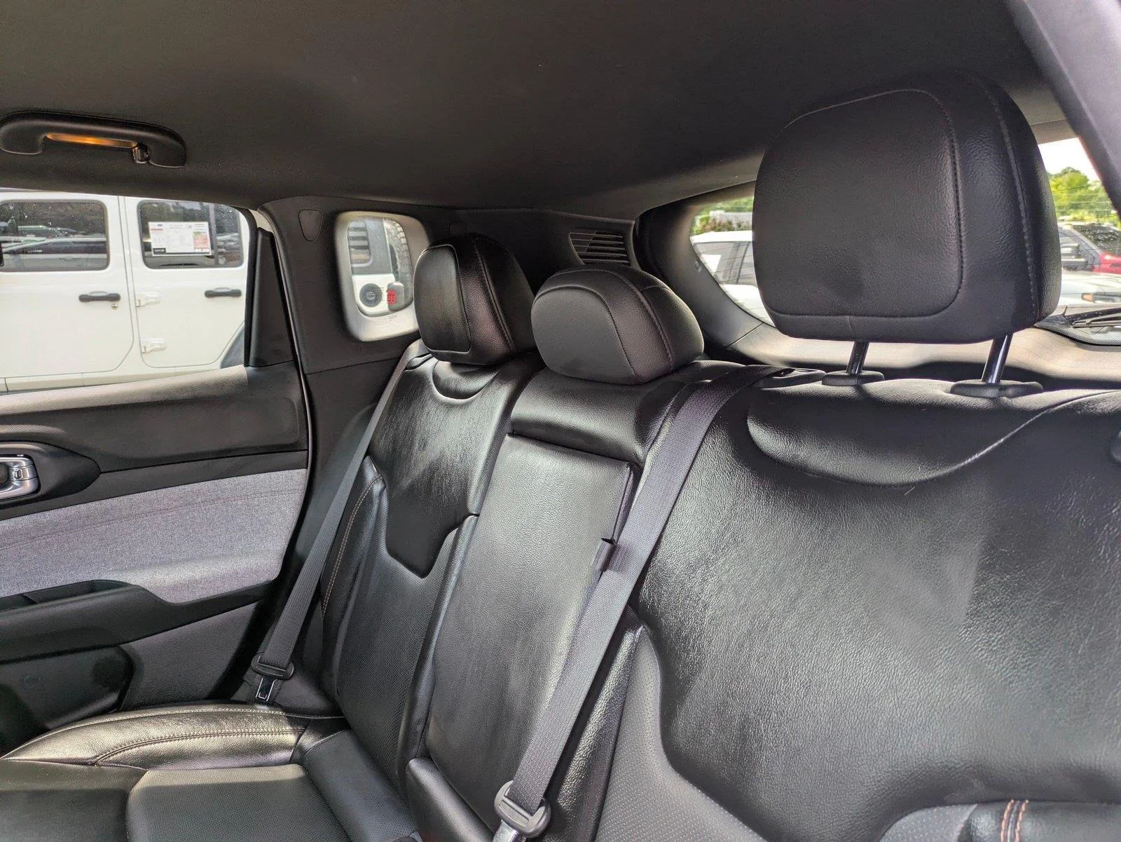 Used 2023 Bright White Clearcoat Jeep Latitude Lux image 27