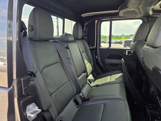New 2026 Granite Crystal Metallic Clear-Coat Exterior Paint Jeep Mojave X image 12