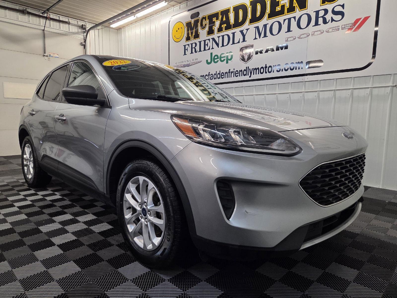 Used 2022 Ford Escape SE with VIN 1FMCU0G61NUB32501 for sale in South Haven, MI
