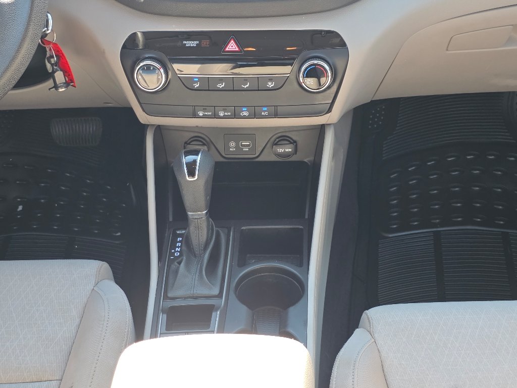 Used 2016 Dazzling White Hyundai SE image 25