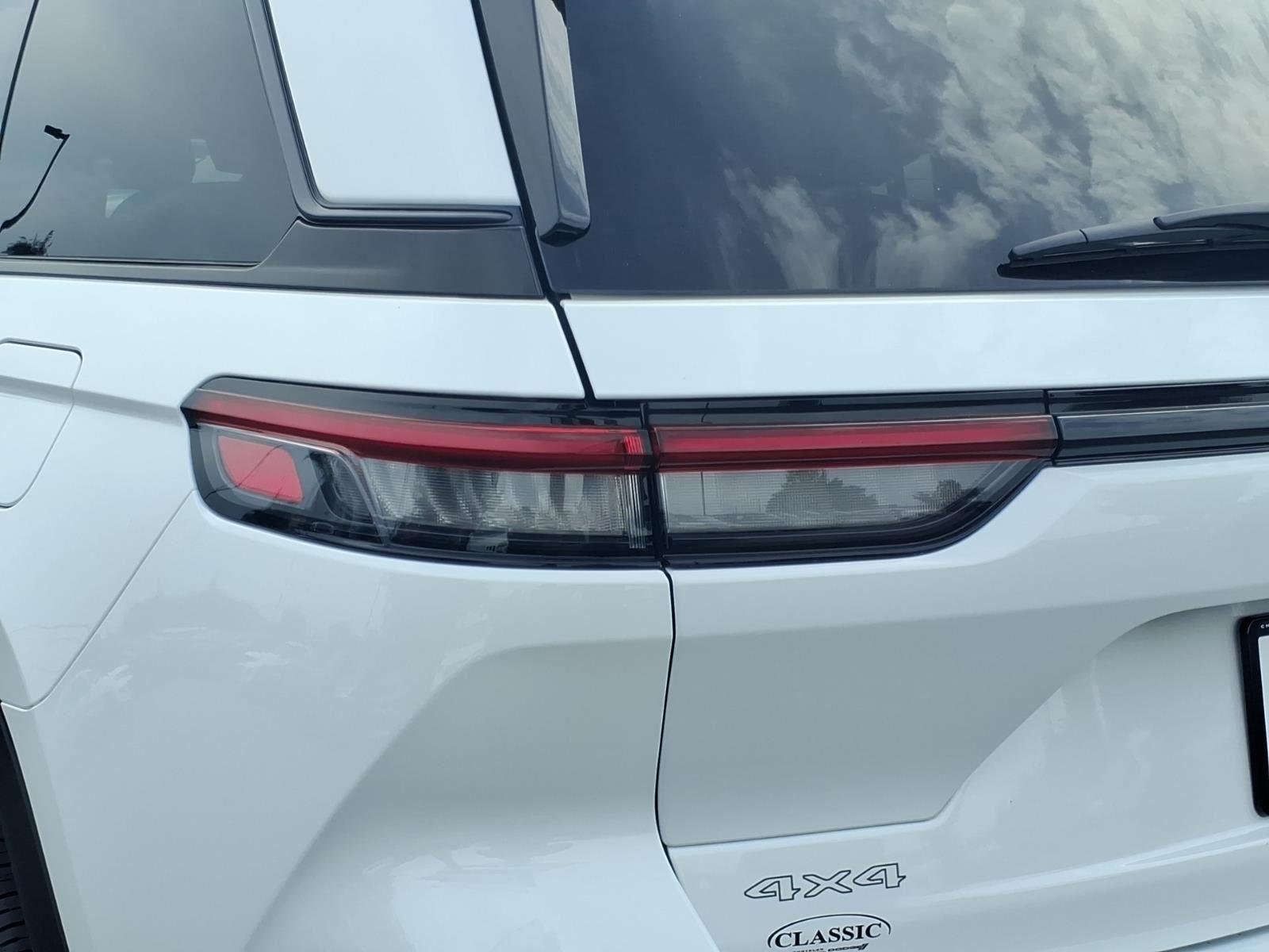 New 2026 Bright White Clear-Coat Exterior Paint Jeep 85th Anniversary Edition image 18