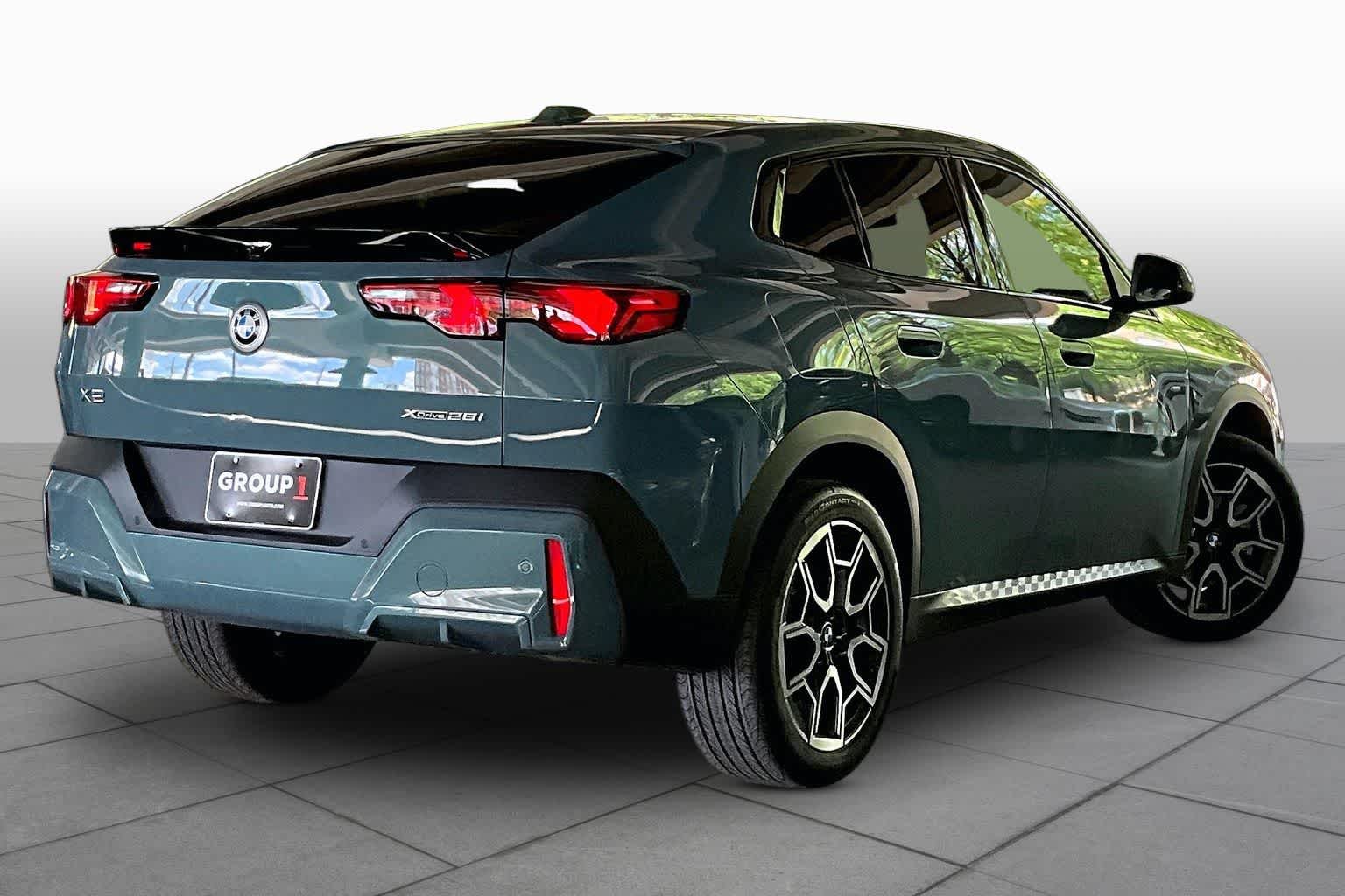 Used 2026 Cape York Green Metallic BMW xDrive28i image 12