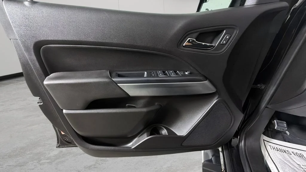 Used 2018 BLACK Chevrolet 2WD LT image 19