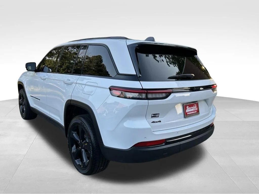 Used 2025 White Jeep Altitude X image 3