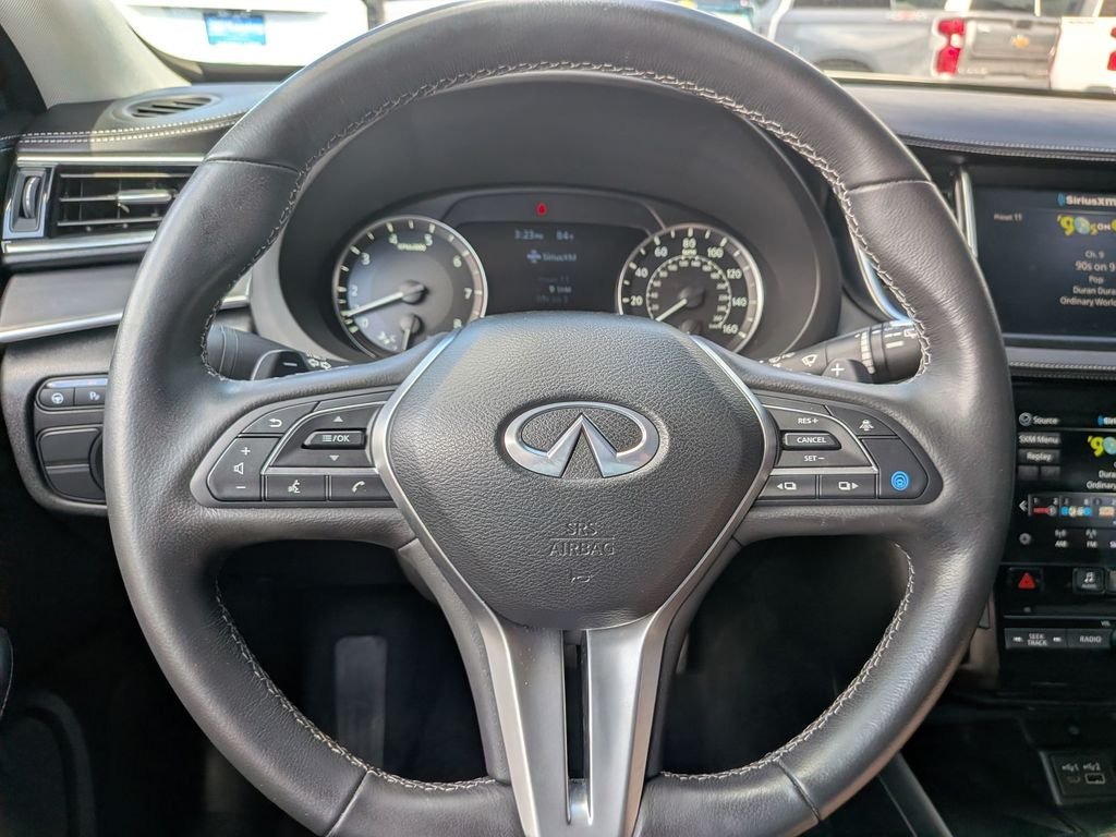 Used 2023 White INFINITI LUXE image 14