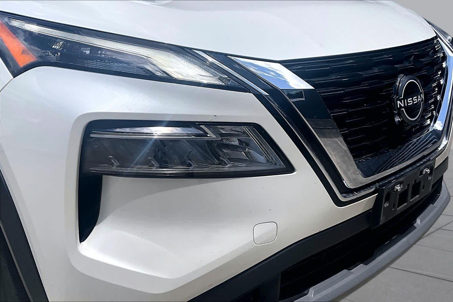 Used 2023 Pearl White Tricoat Nissan SV image 29
