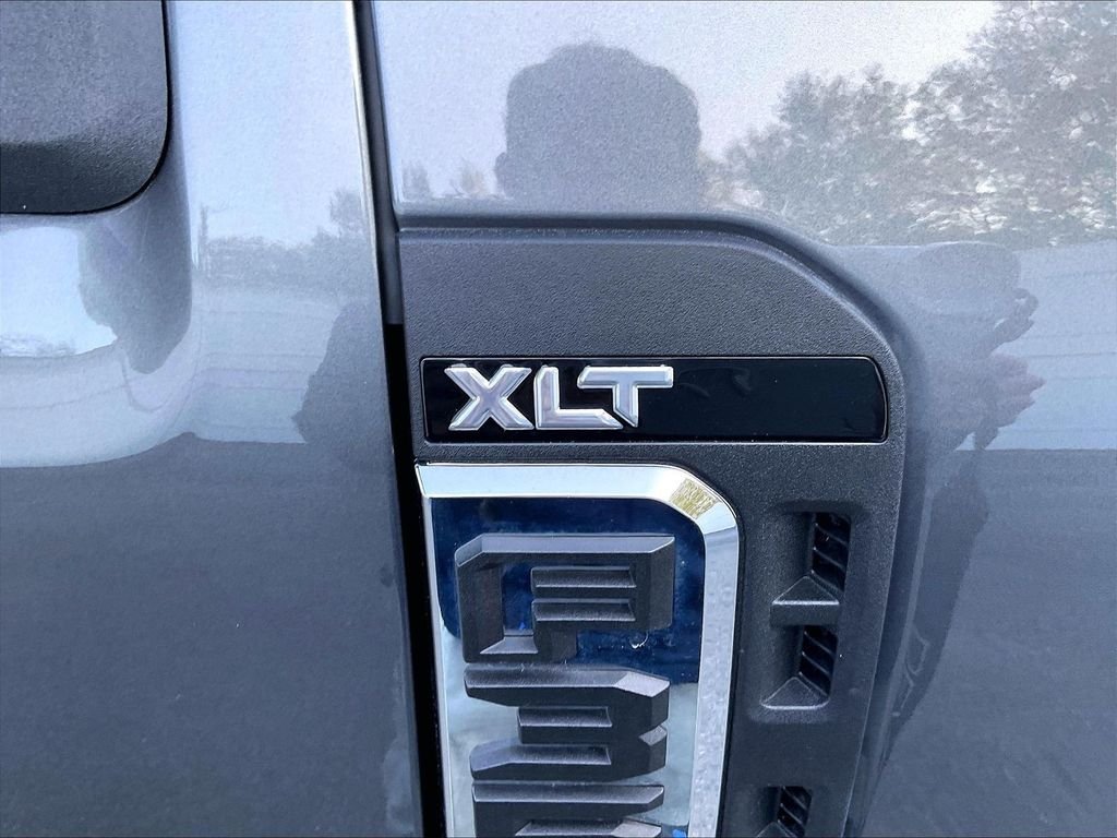 Used 2023 Carbonized Gray Metallic Ford XLT FX4 CrewCab image 27