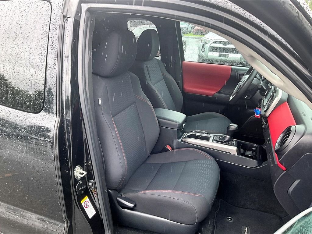 Used 2019 Black Toyota SR5 image 11