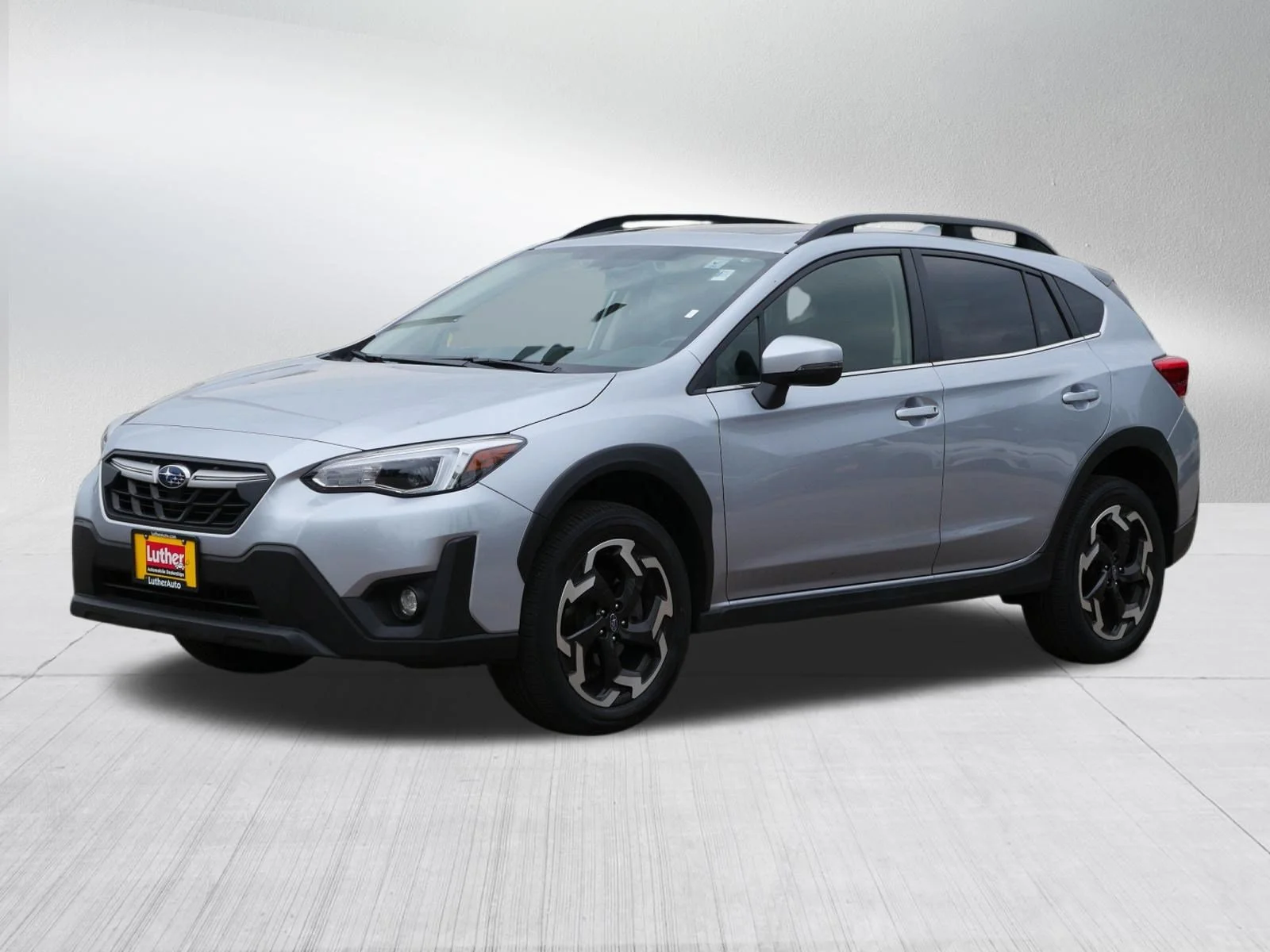 Used 2023 Ice Silver Metallic Subaru Limited image 3