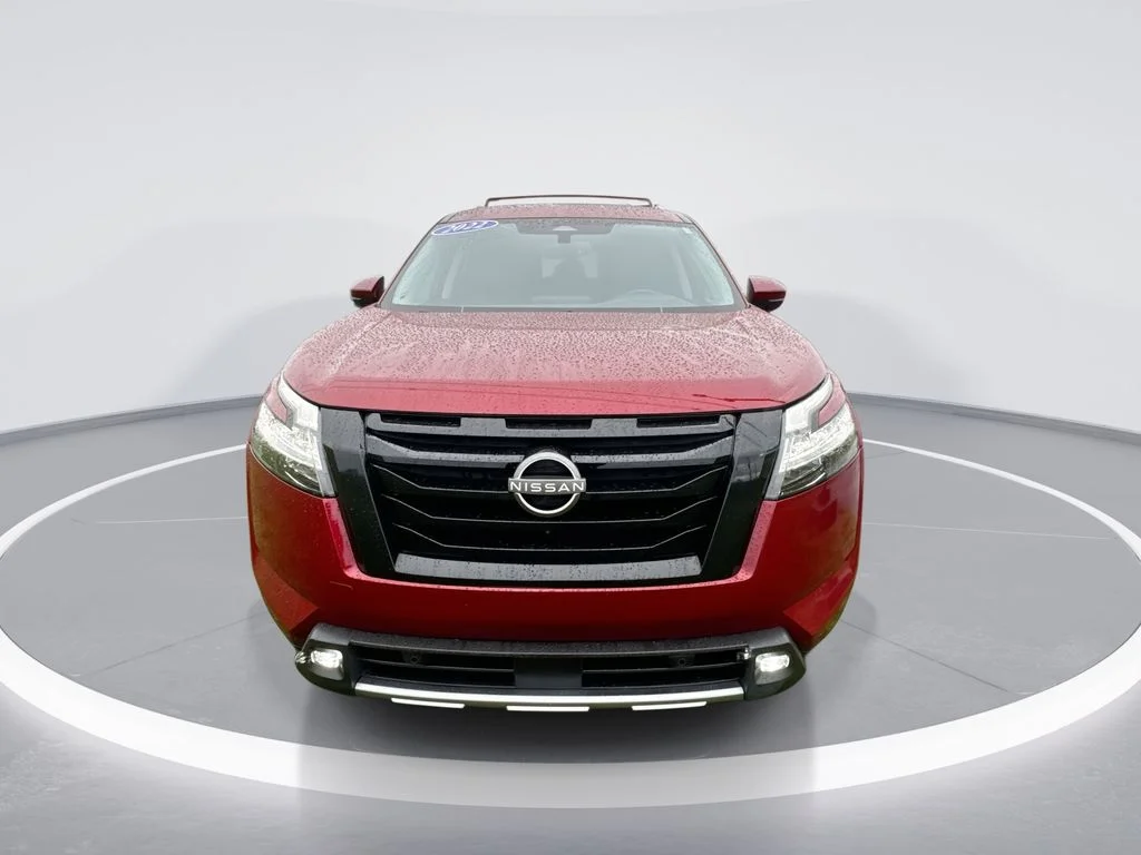 Used 2022 Red Nissan SL image 3