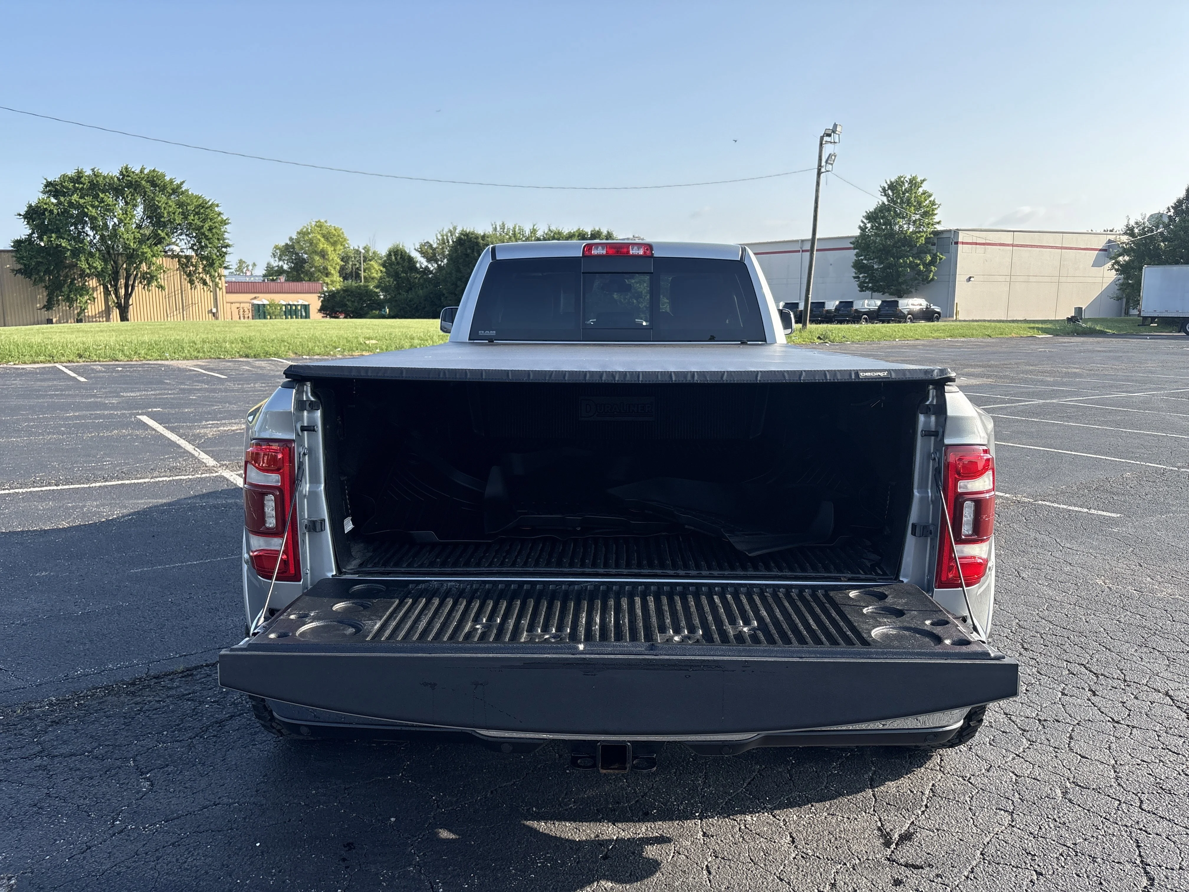 Used 2022 Billet Silver Metallic Clearcoat Ram Laramie image 25
