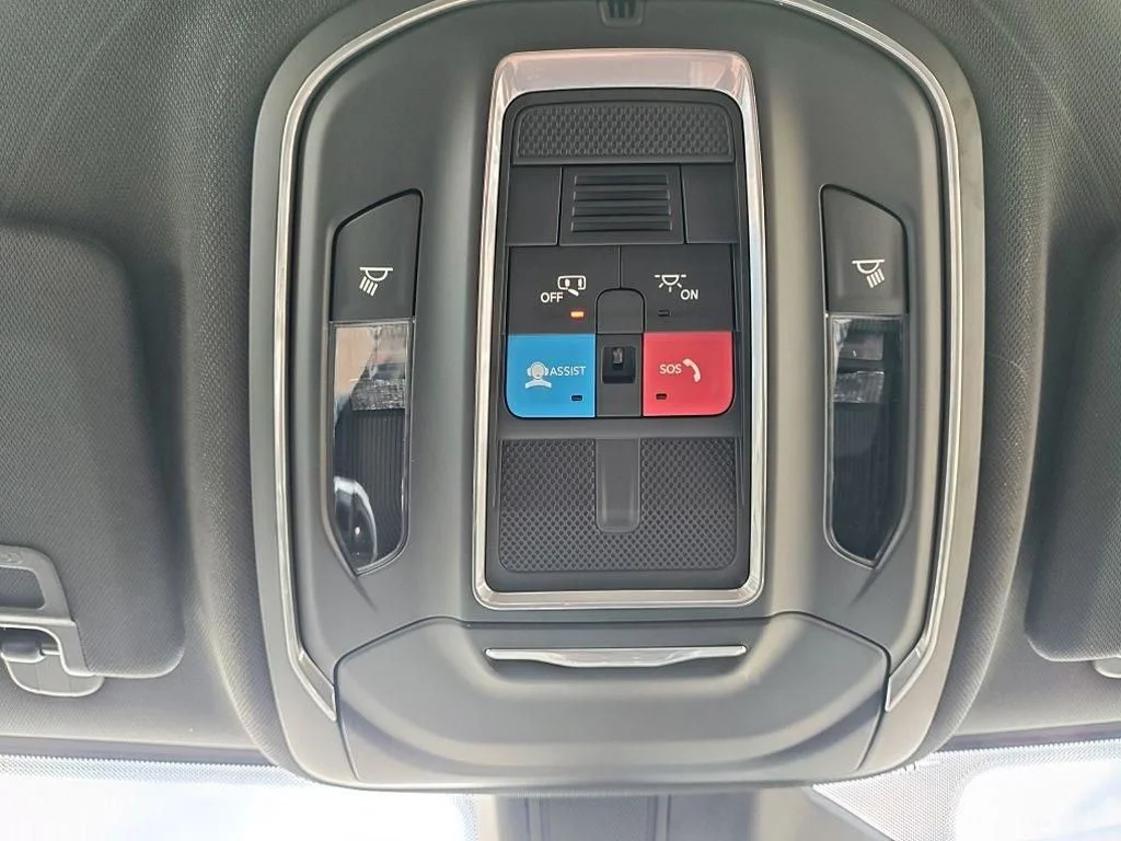 New 2026 Baltic Gray Metallic Clearcoat Jeep Laredo image 24