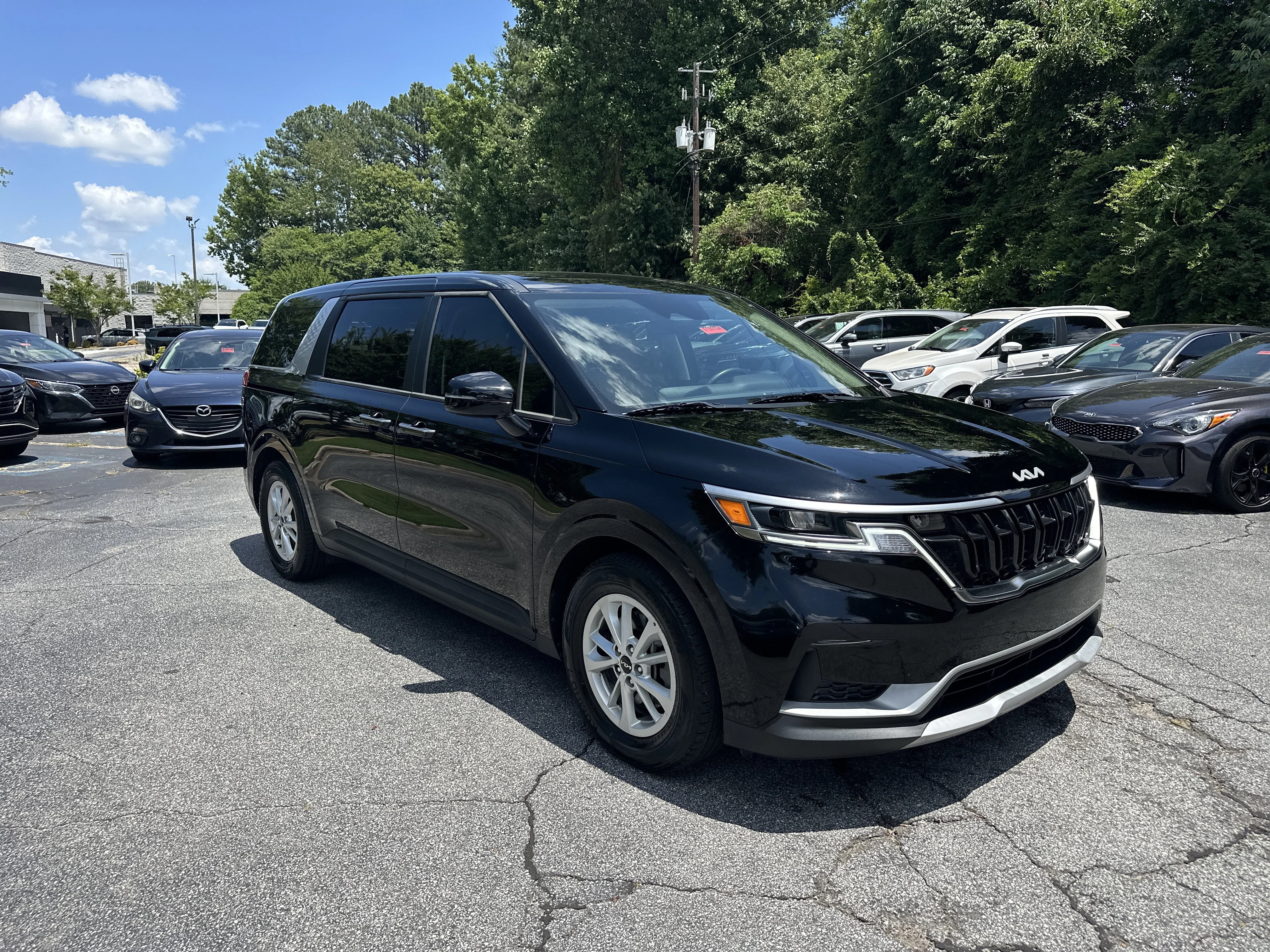 Certified Used 2024 Aurora Black Pearl Kia LX image 4