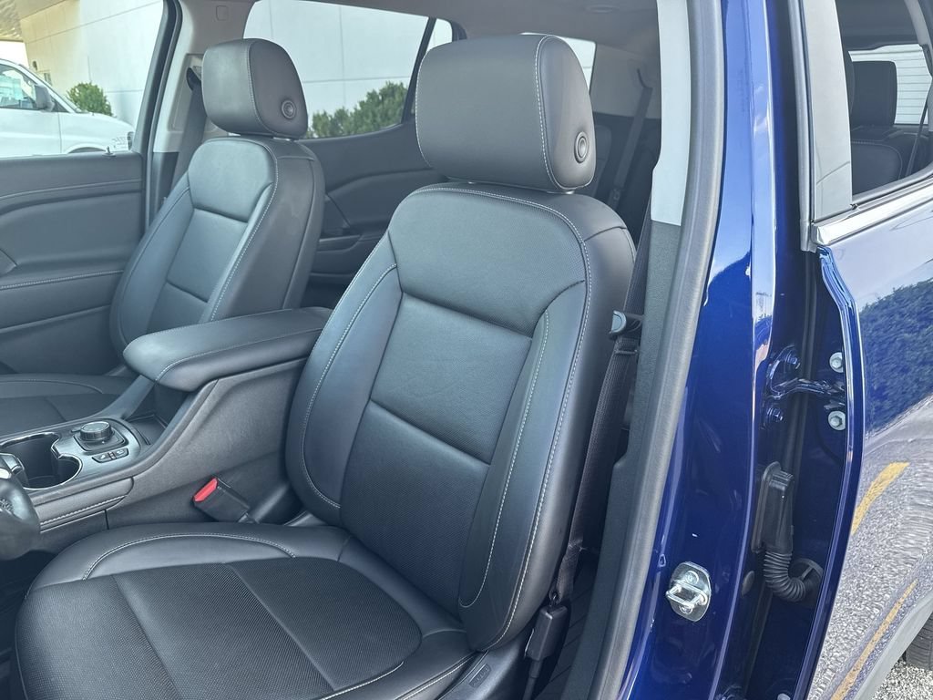 Certified Used 2023 Ultra Blue Metallic GMC SLT image 11