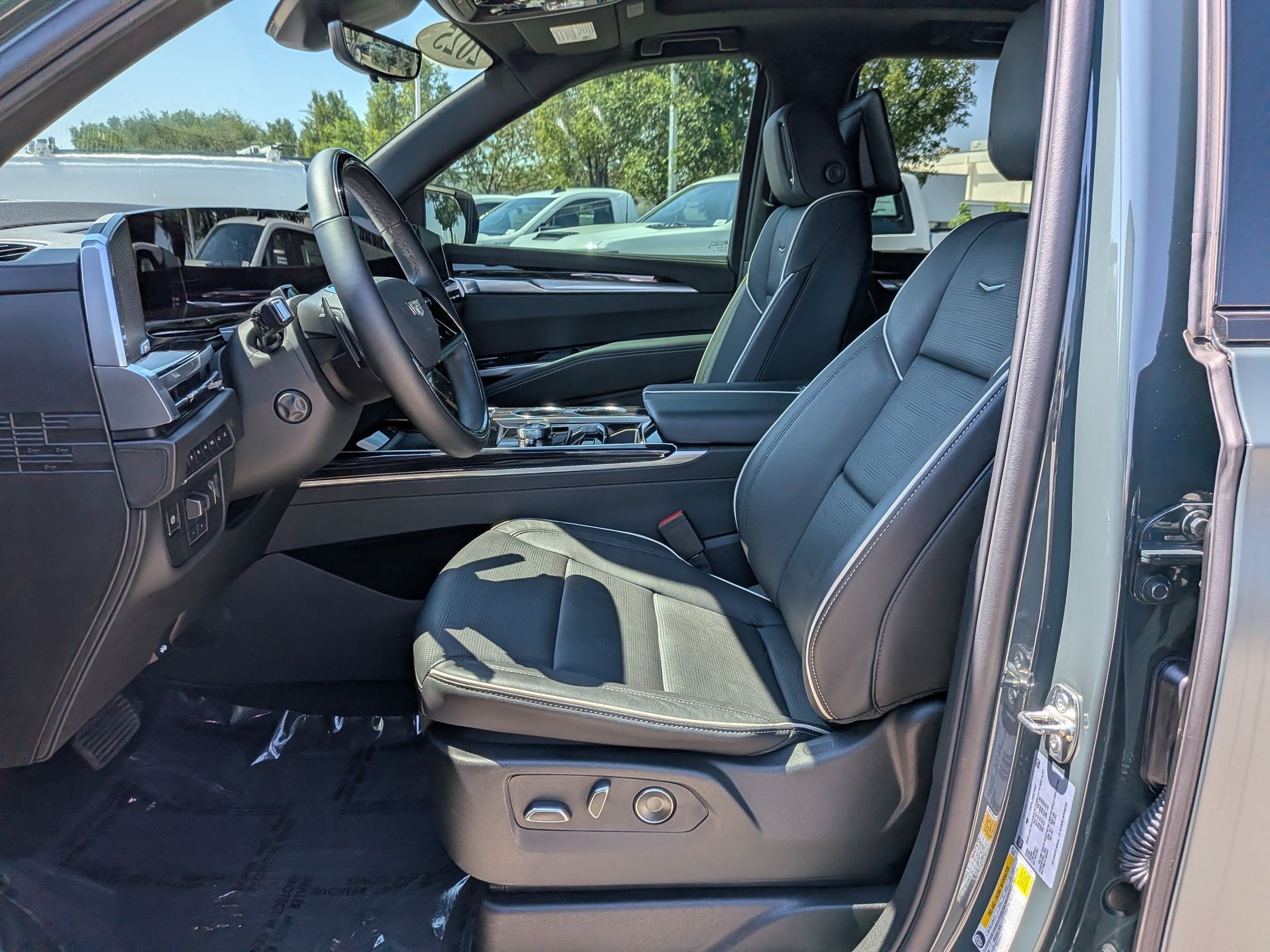 Used 2025 Aegean Stone Cadillac Sport image 26