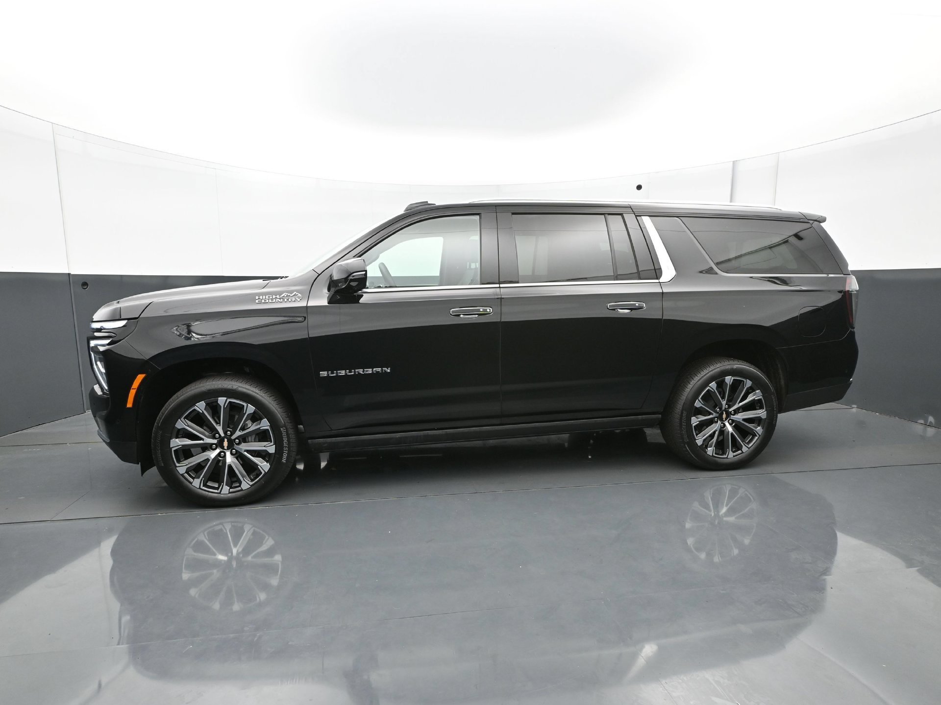 Used 2025 Black Chevrolet High Country image 3