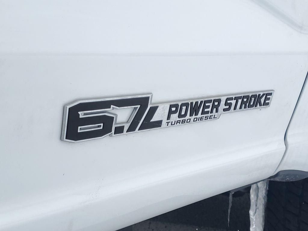 New 2025 Oxford White Ford F-350® XL image 29