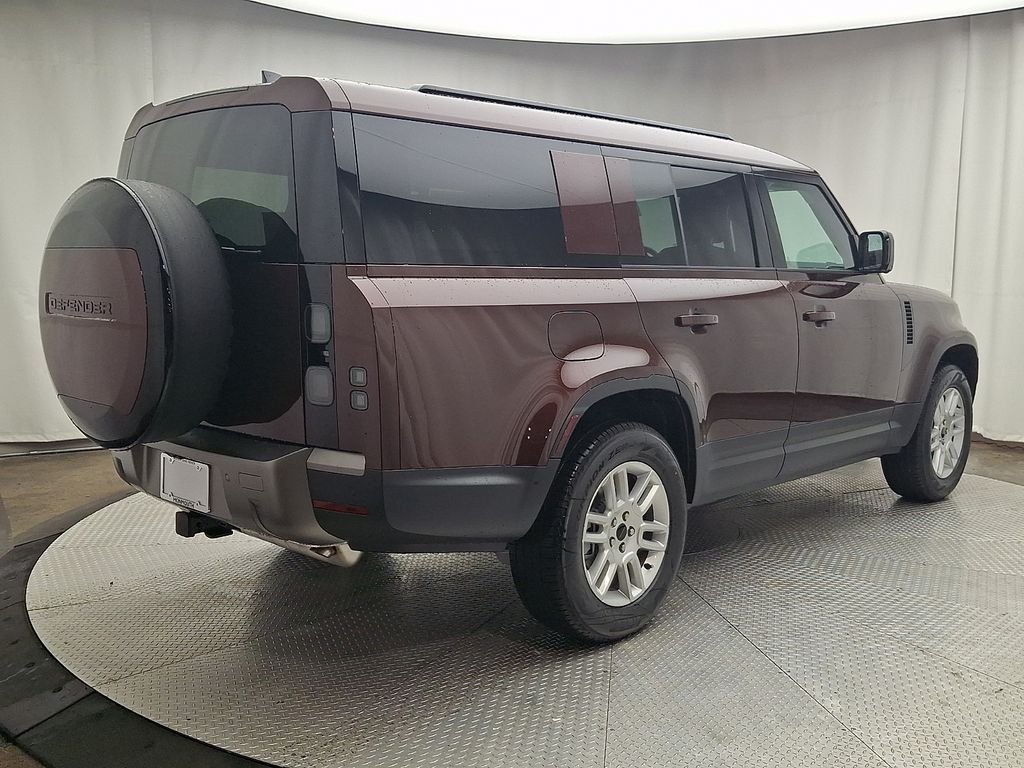 New 2026 Sedona Red Land Rover S image 3