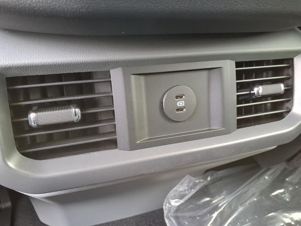 New 2026 Agate Black Metallic Ford XLT image 15