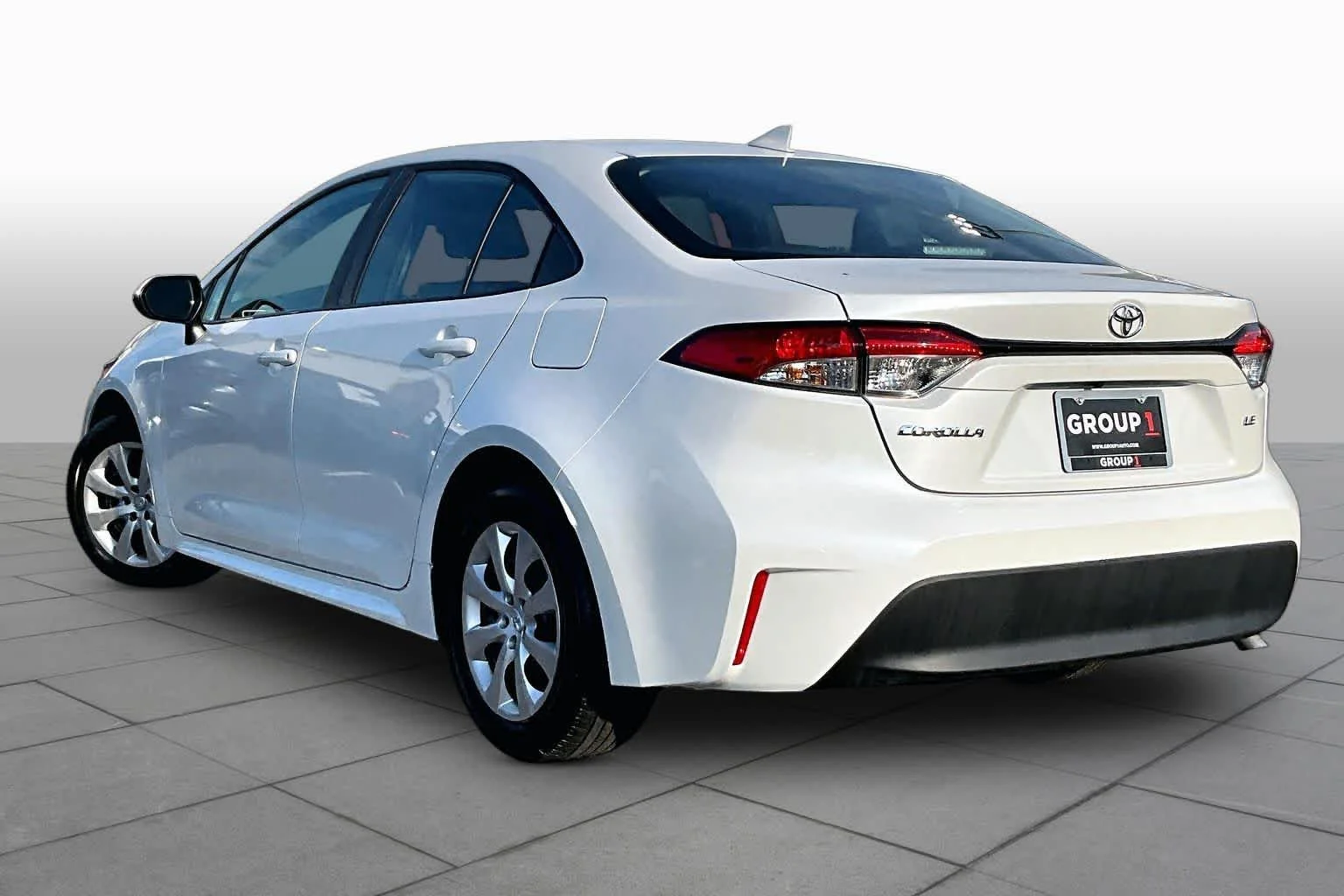 Used 2025 Wind Chill Pearl Toyota LE image 12