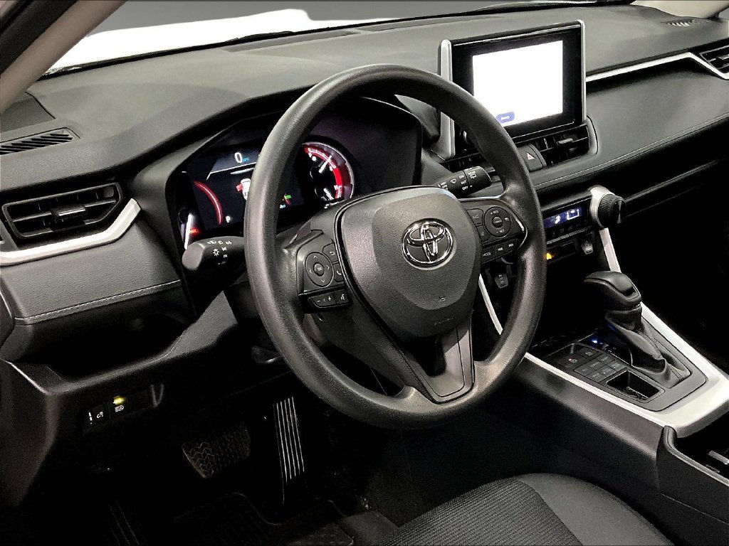 Used 2025 Ice Toyota LE image 8