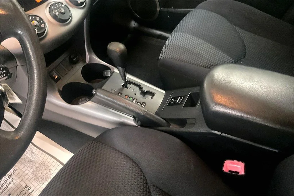 Used 2008 Silver Toyota Sport image 17
