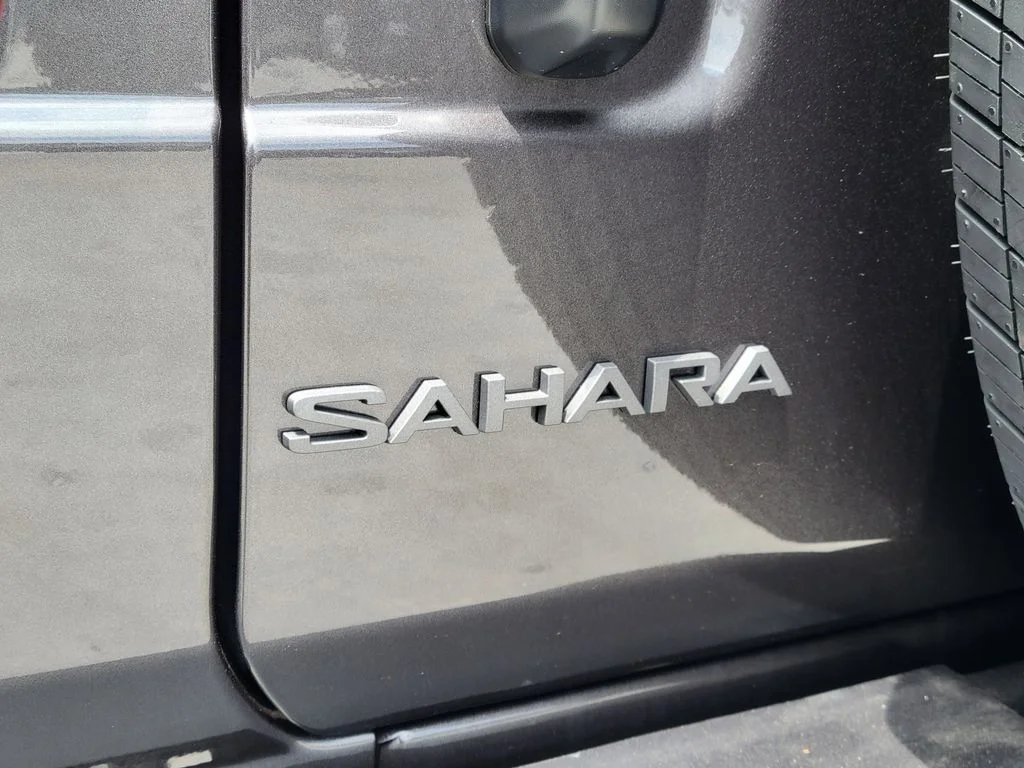 New 2026 Granite Crystal Metallic Clear-Coat Exterior Paint Jeep Sahara image 20
