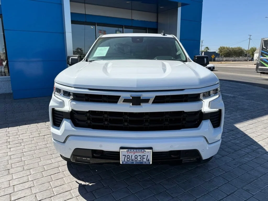 Used 2025 Summit White Chevrolet RST image 3