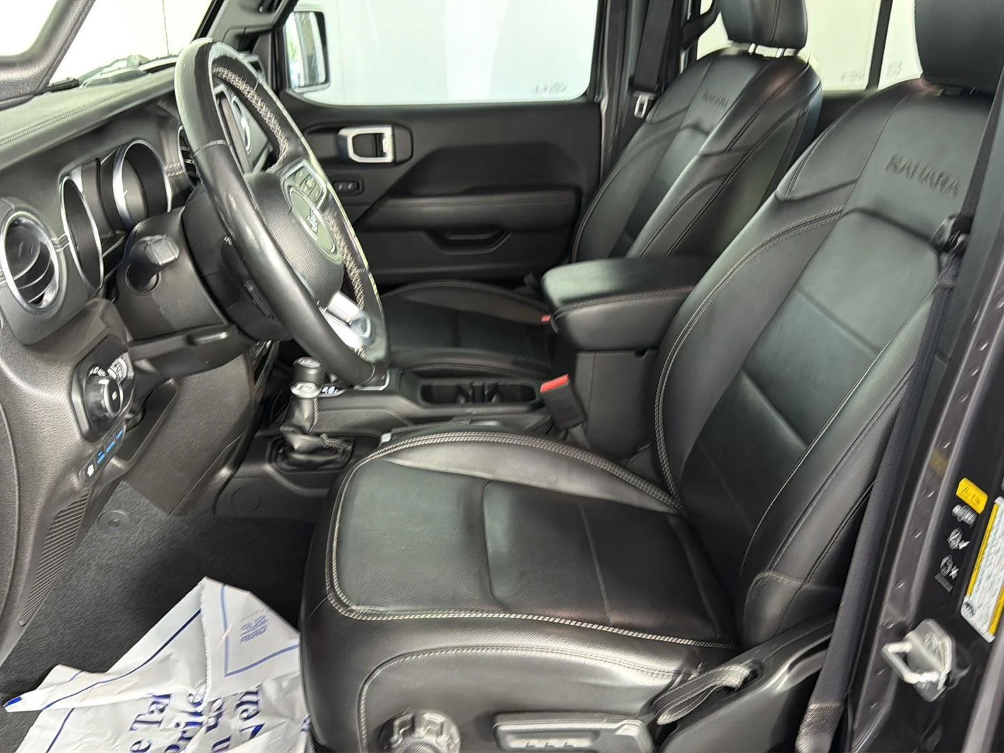 Used 2022 Granite Crystal Metallic Clearcoat Jeep Unlimited Sahara image 24