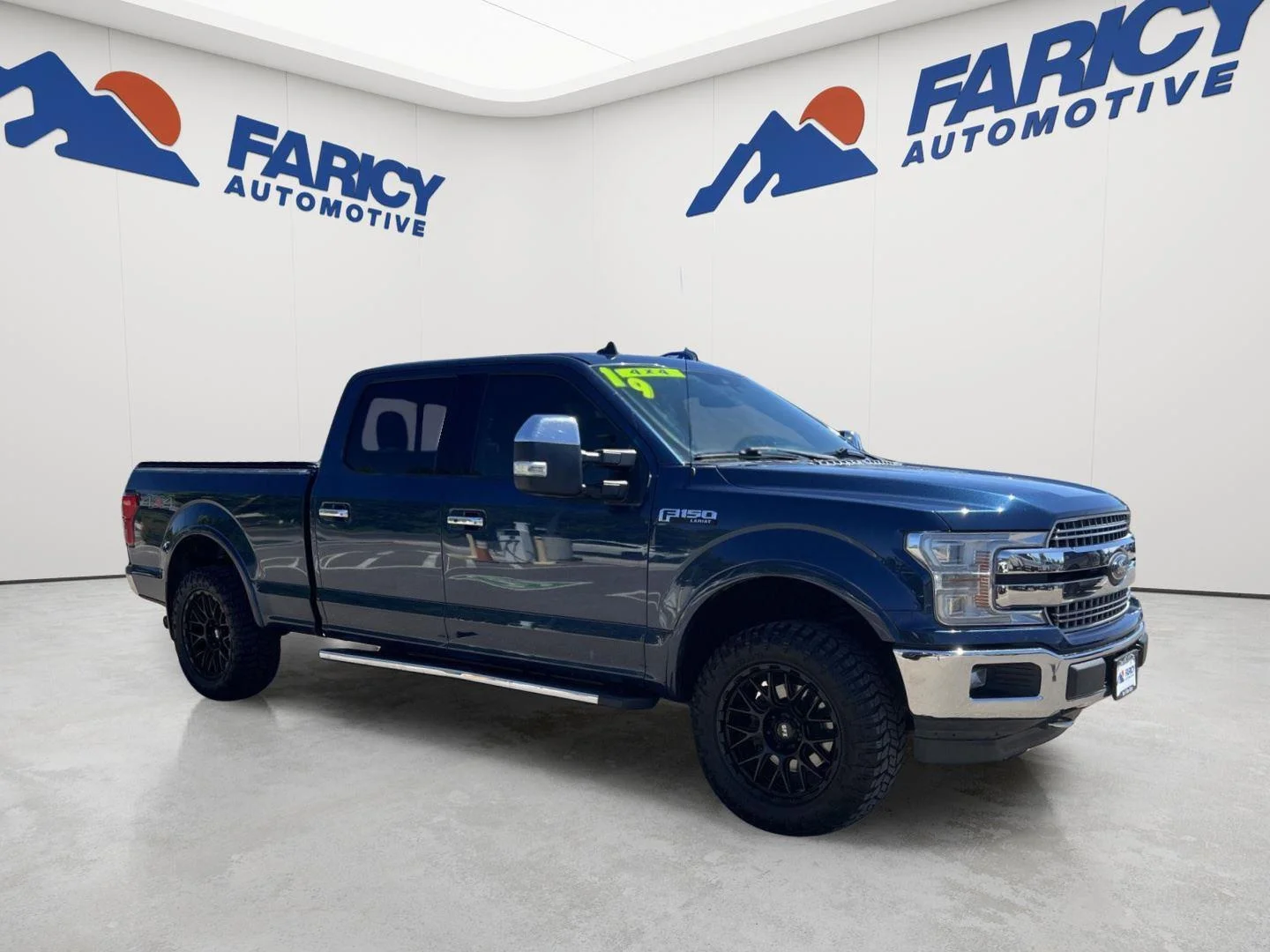 Used 2019 Blue Jeans FORD LARIAT image 3