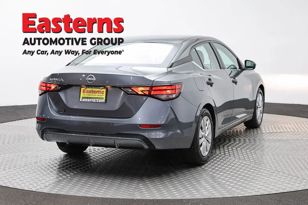 Used 2024 Gray Nissan S image 5