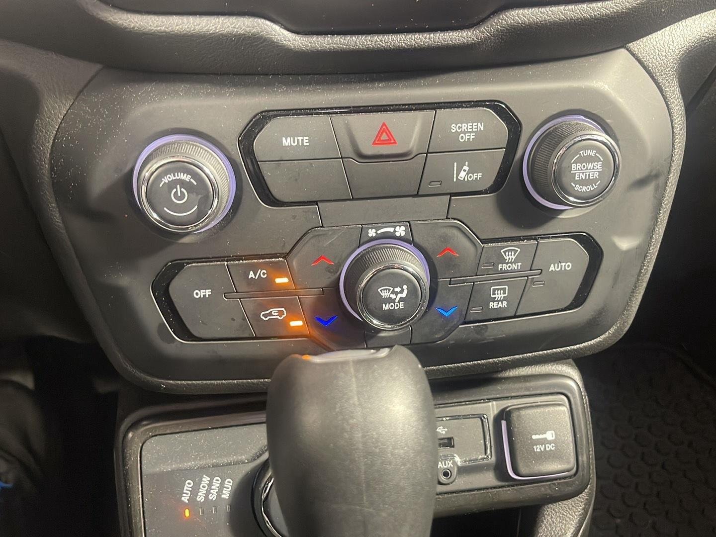 Used 2023 Black Clearcoat Jeep Latitude image 40
