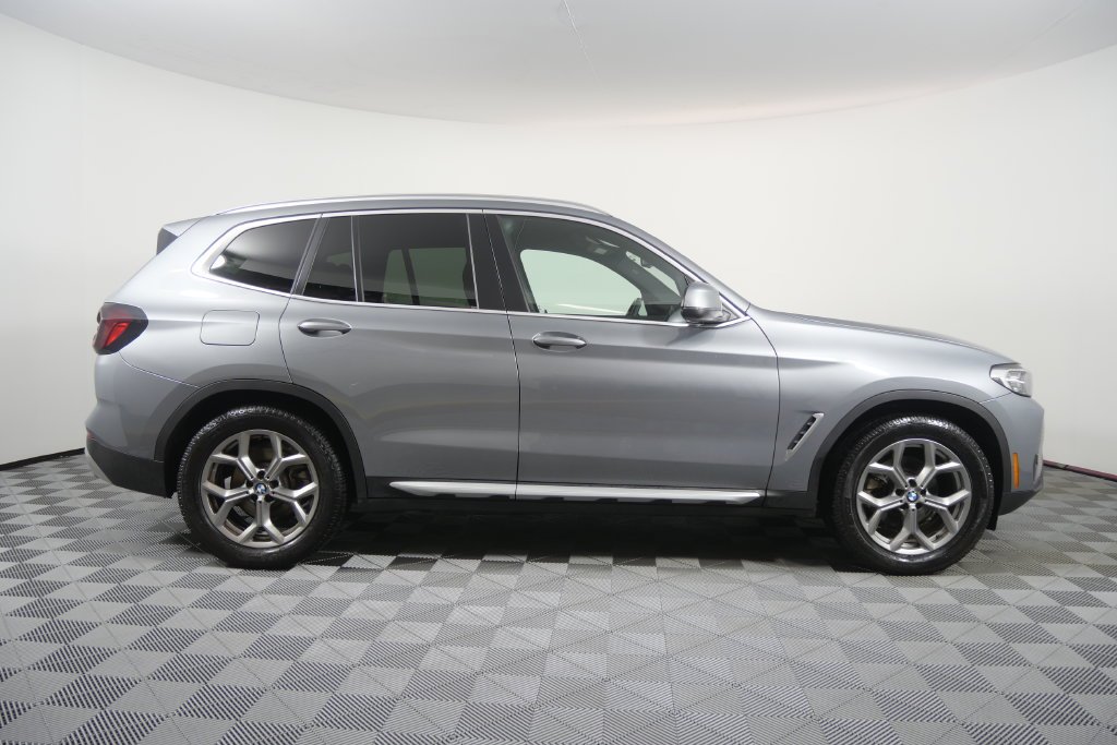 Used 2023 Gray Metallic BMW xDrive30i image 3