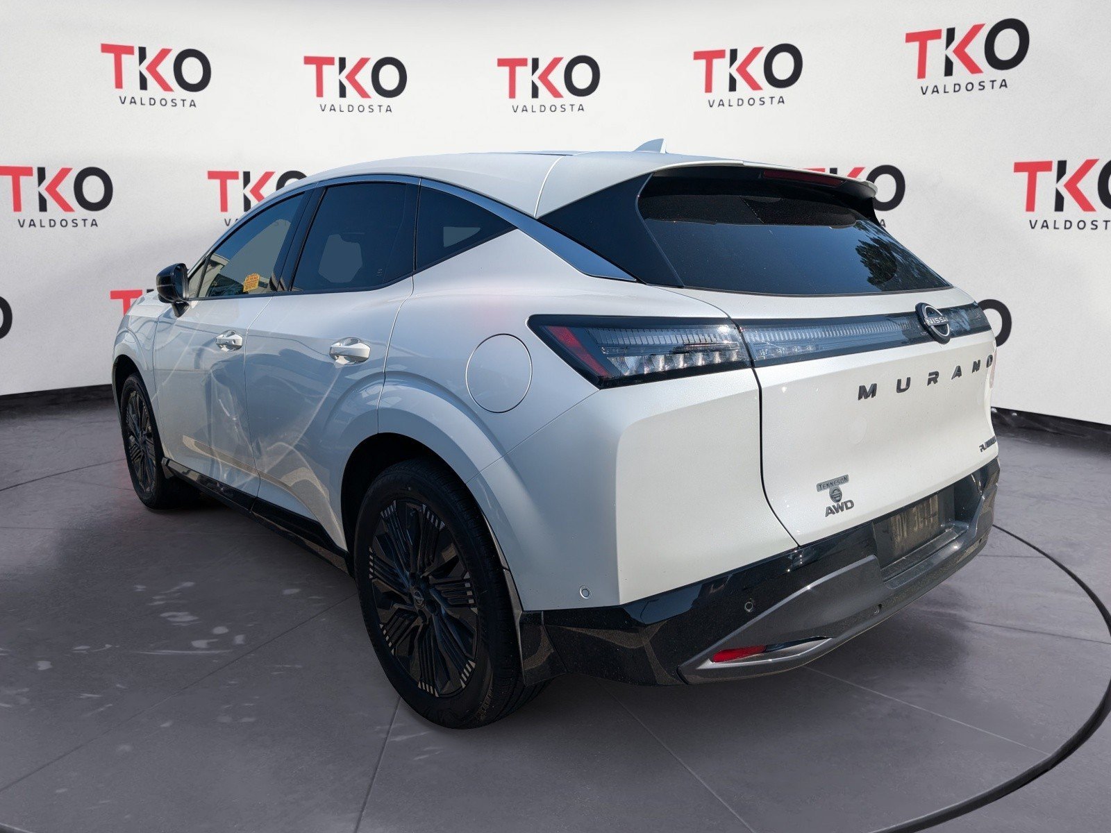 Used 2025 Everest White Pearl Tricoat Nissan Platinum image 4
