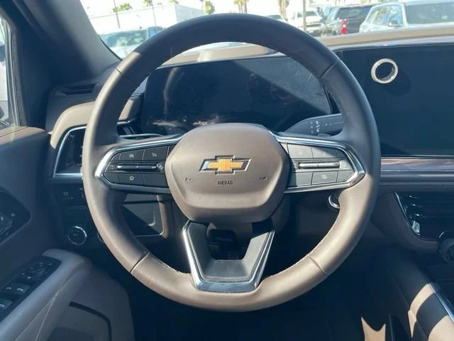 Used 2025 Summit White Chevrolet LS image 18