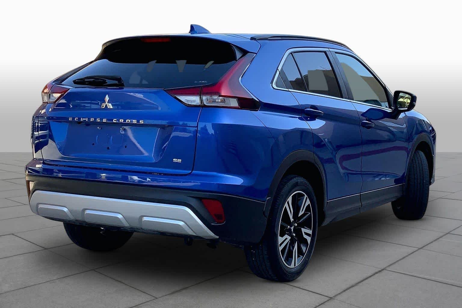 Used 2024 Lightning Blue Mitsubishi SE image 13