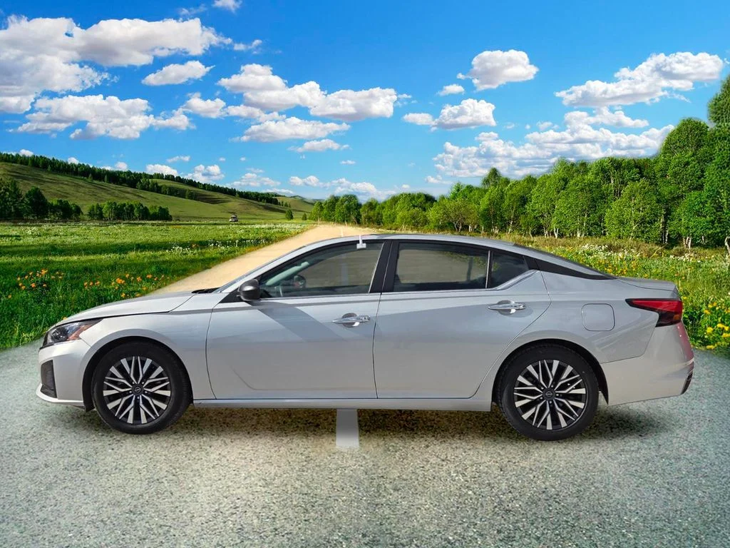 Used 2024 Silver Nissan 2.5 SV image 3