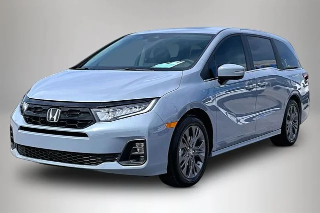 New 2026 Sonic Gray Pearl Honda Touring image 2
