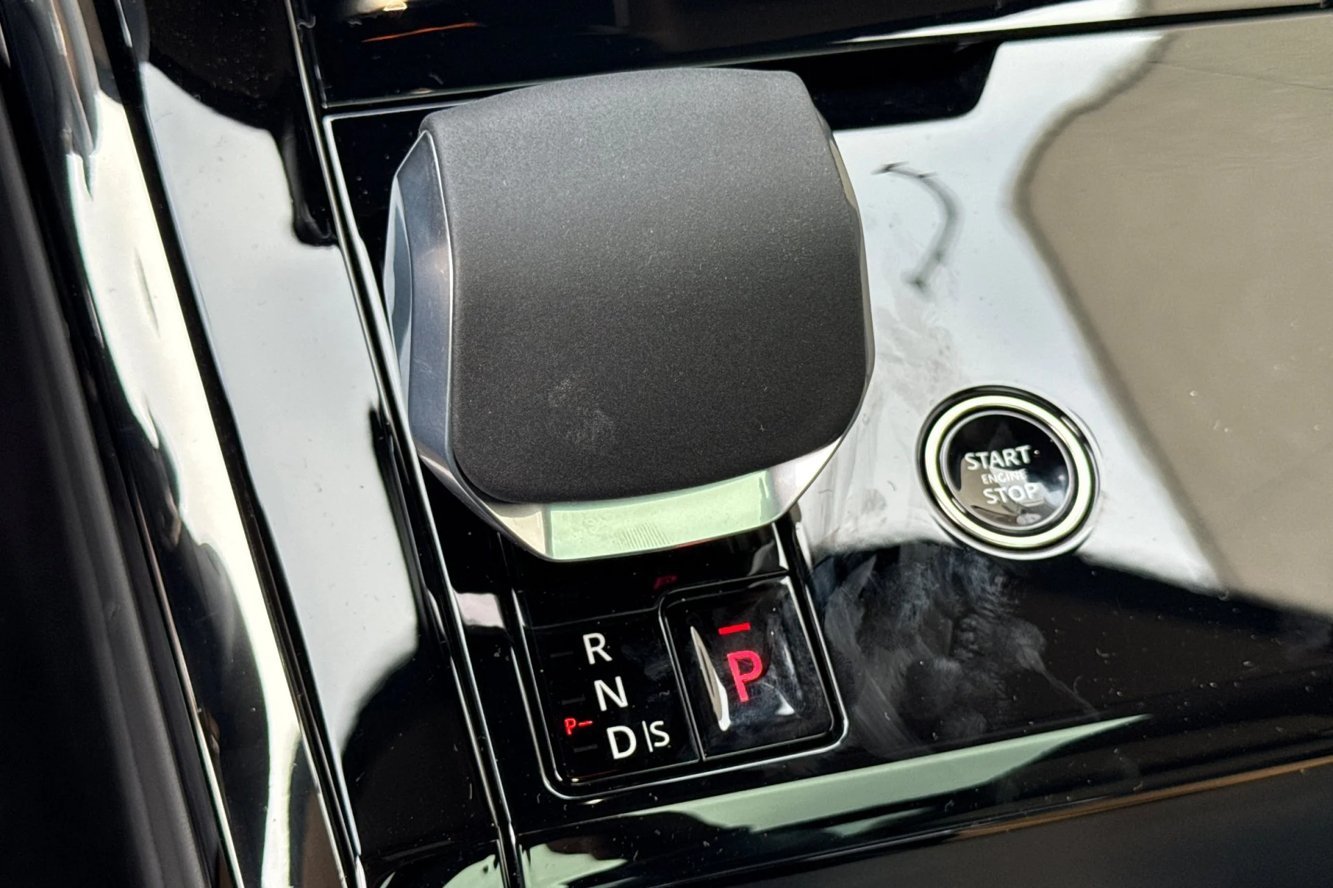 New 2026 Borasco Grey Land Rover Dynamic SE image 24