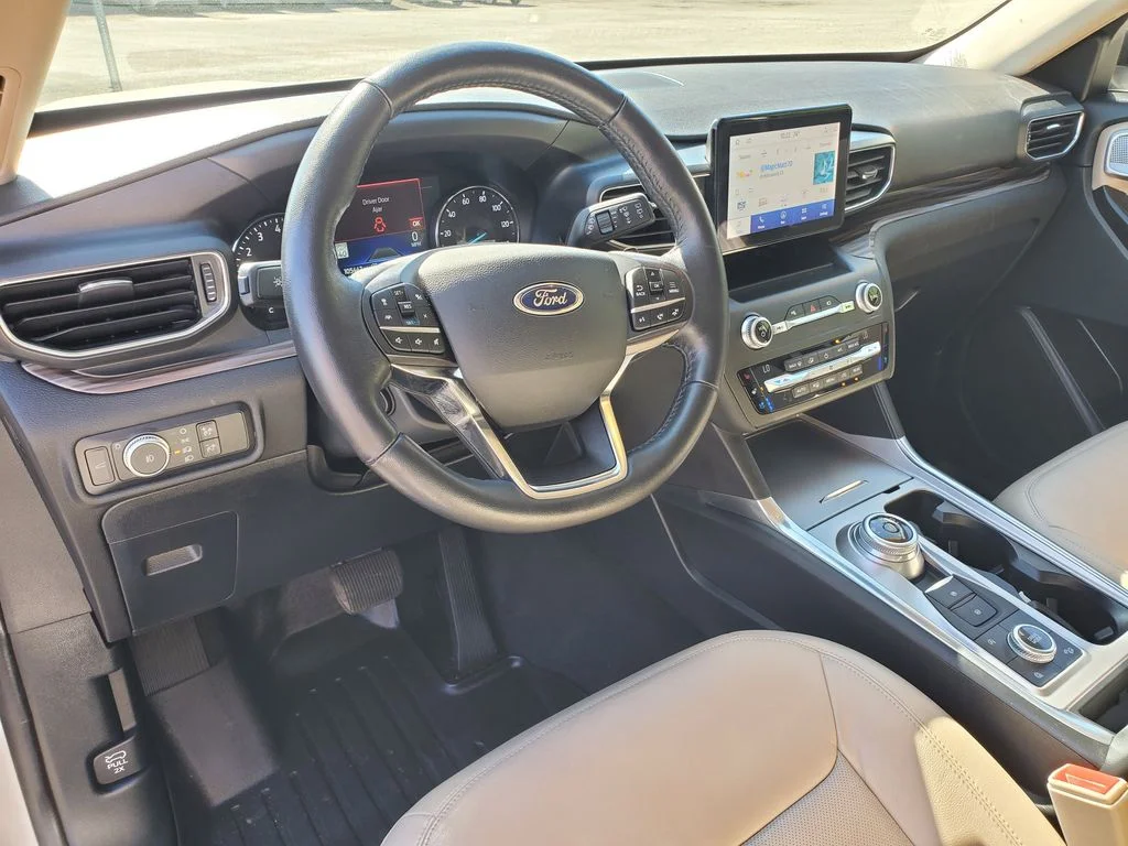 Used 2020 White Ford Limited image 11