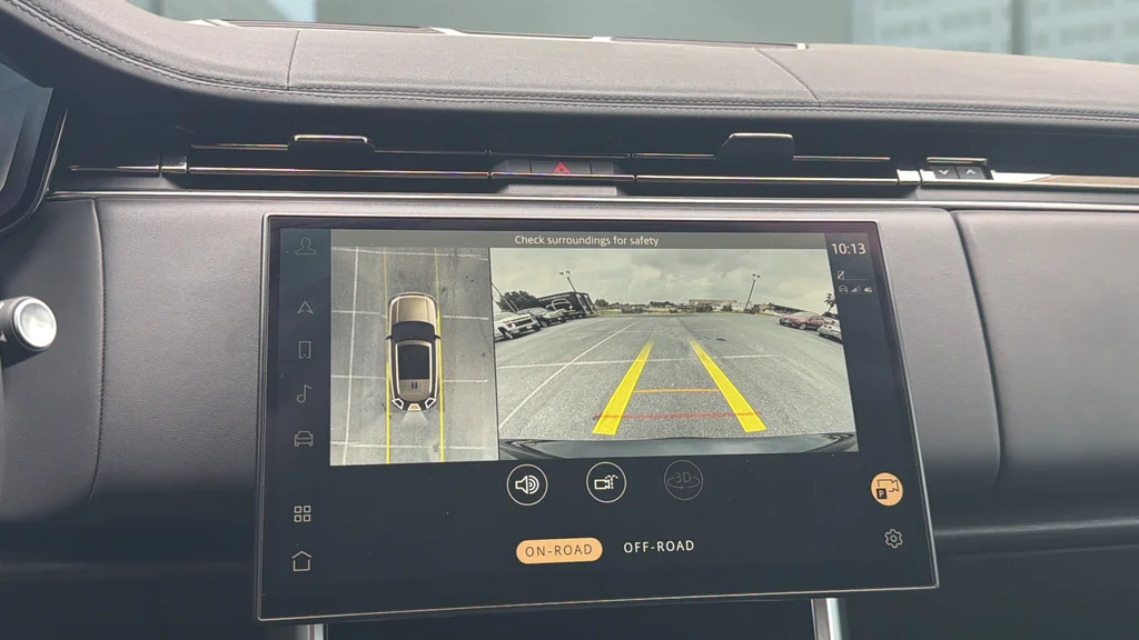 Used 2023  Land Rover SE image 24
