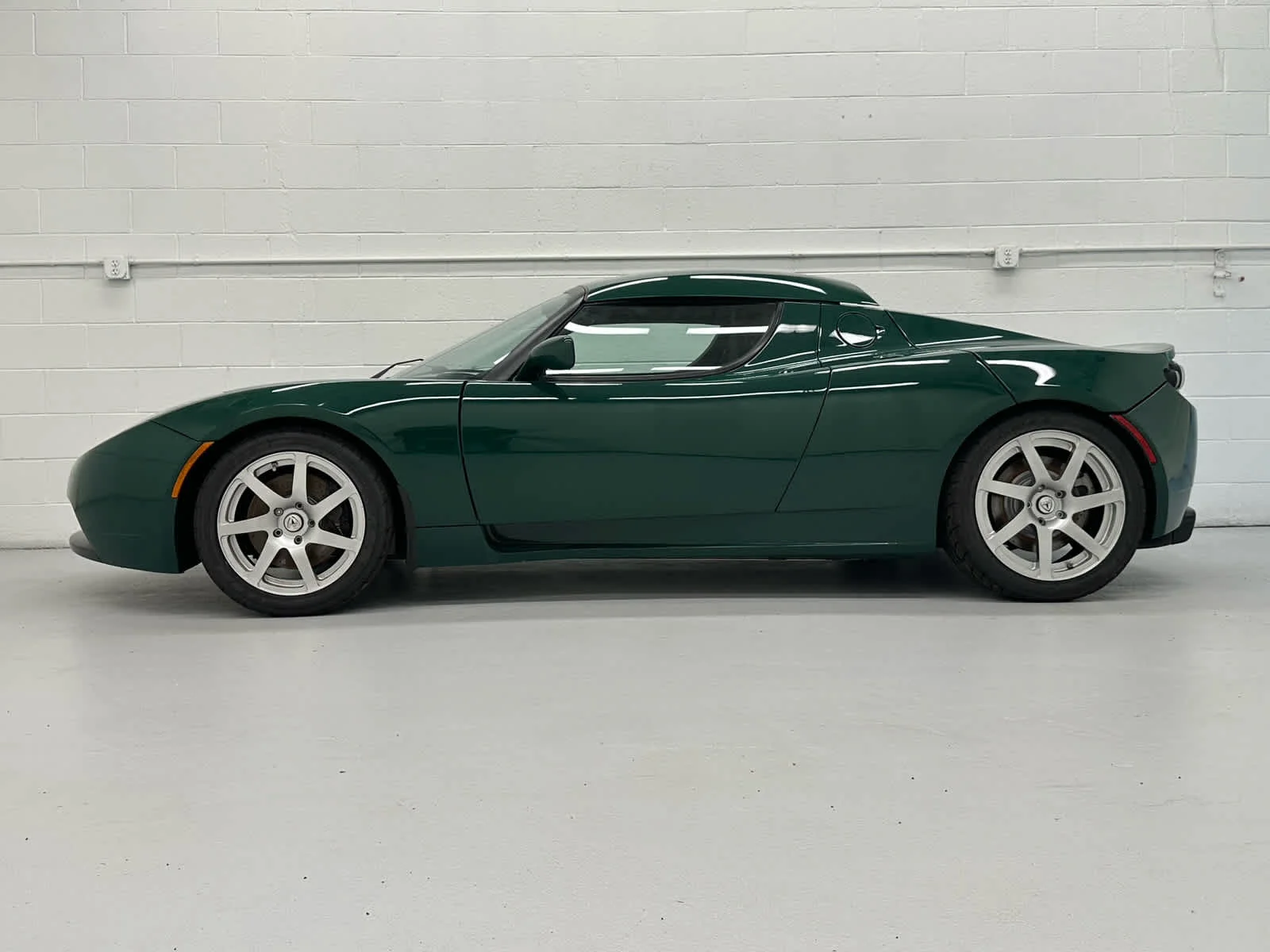 Used 2008 Racing Green Tesla  image 3