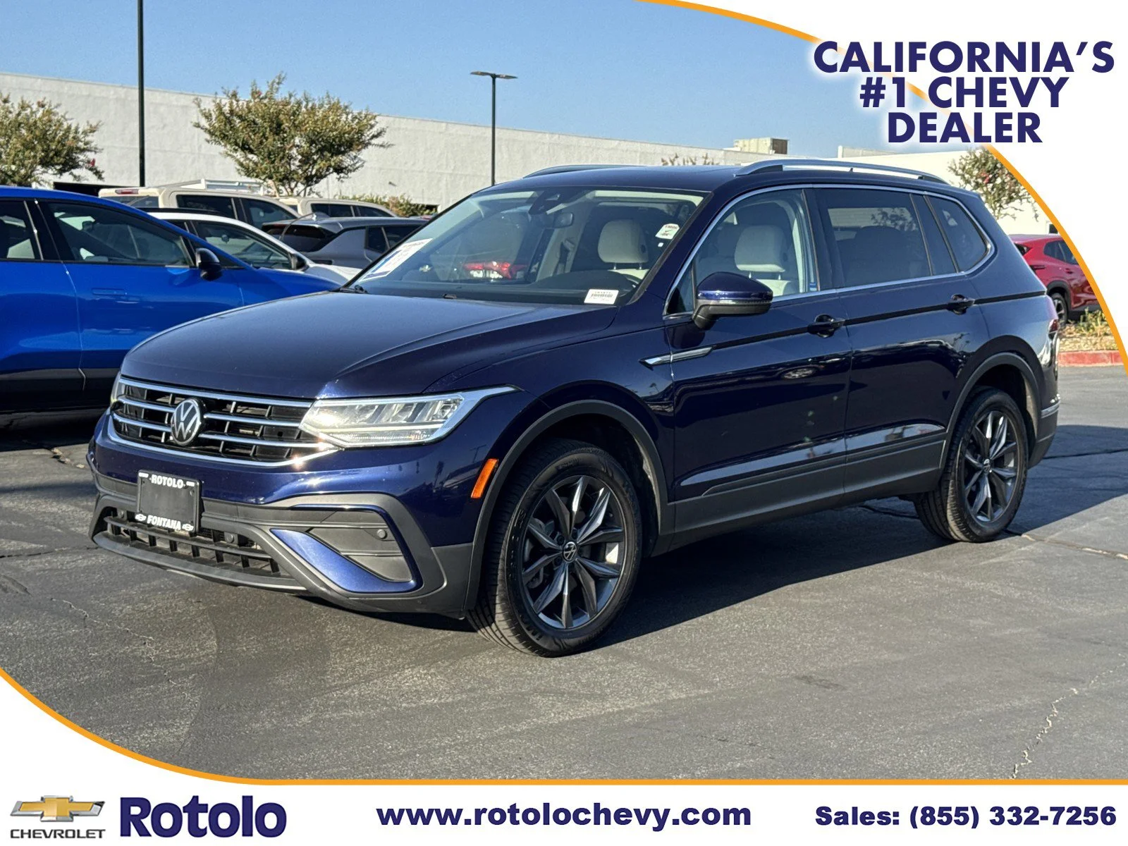 Used 2022 Blue Volkswagen SE image 3
