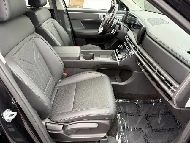 Used 2025 Black Hyundai SEL image 34