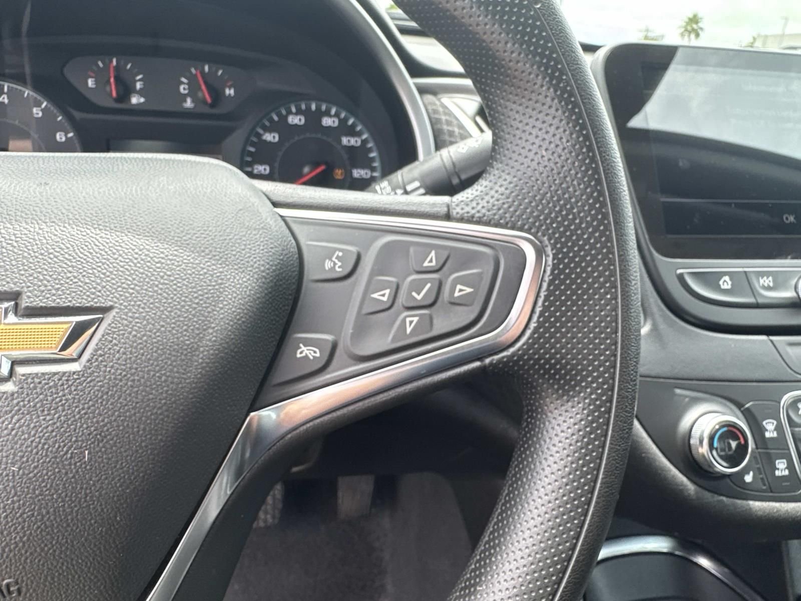 Used 2025 White Chevrolet LT image 24